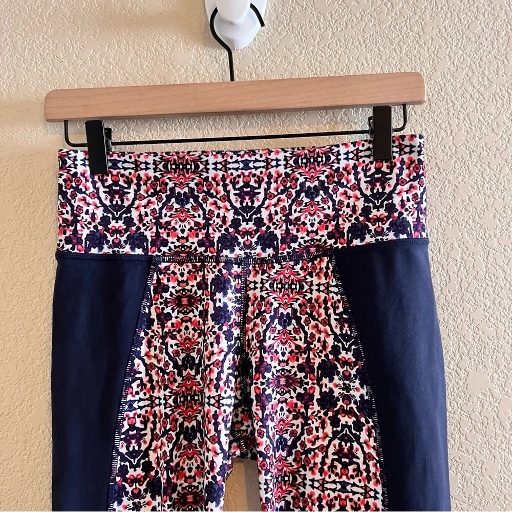 Athleta High Rise Indigo Shores Chaturanga Capri Leggings Size Small